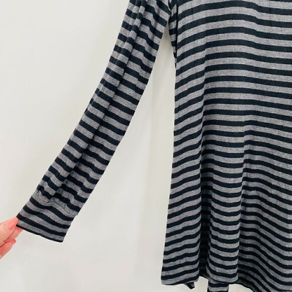 Soma Size Medium Black & Gray Striped Cold Shoulder Jersey Knit Tunic Top - Picture 6 of 8